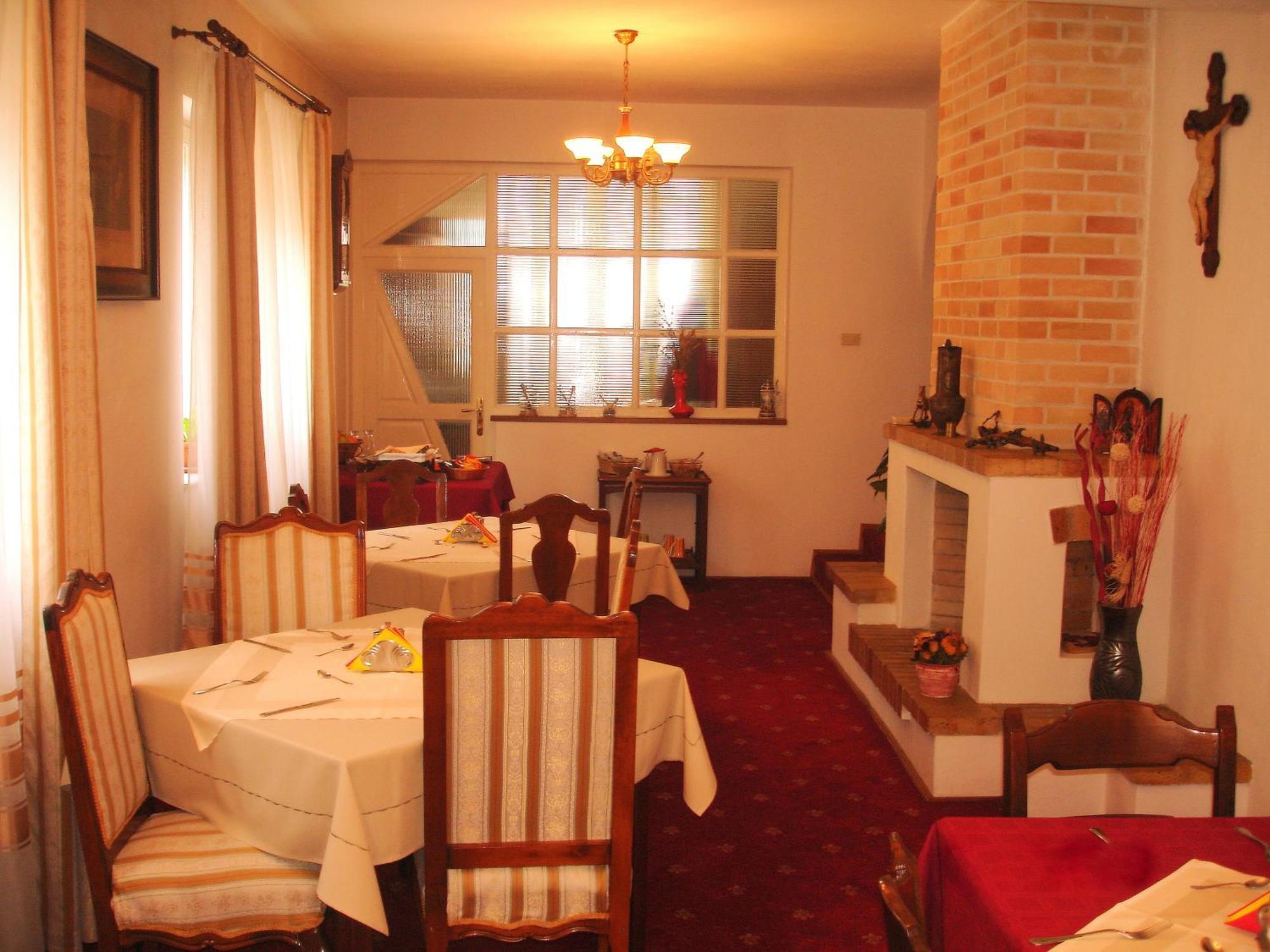 Villa-Hotel Escala Cluj-Napoca Exterior foto